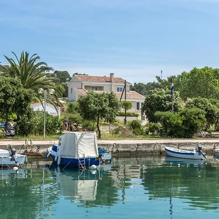 בית נופש Beachfront House Kaliope *
