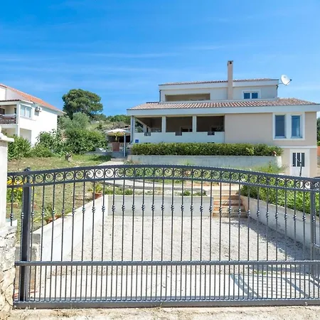 Beachfront House Kaliope Nyaraló