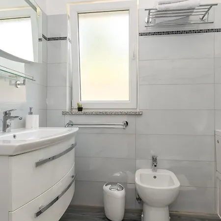 Beachfront House Kaliope בית נופש