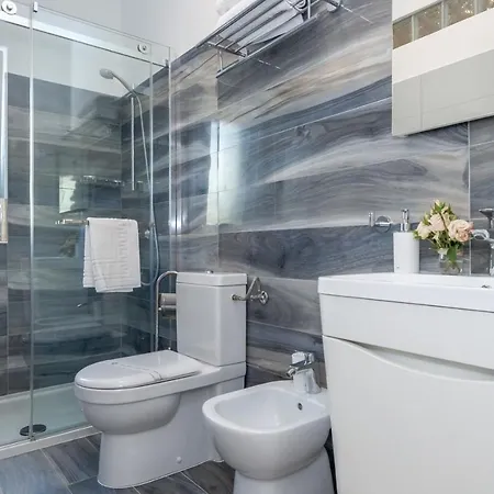 Beachfront House Kaliope בית נופש *