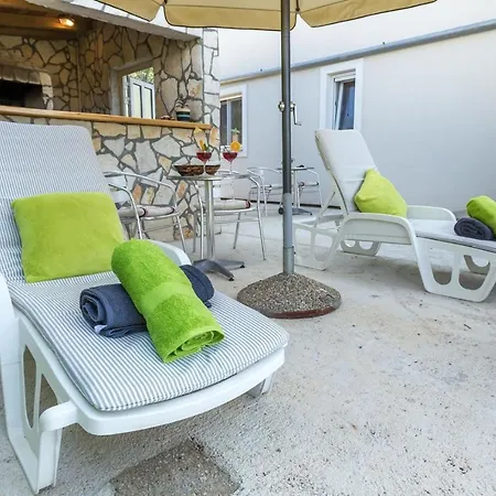 Beachfront House Kaliope בית נופש Brgulje